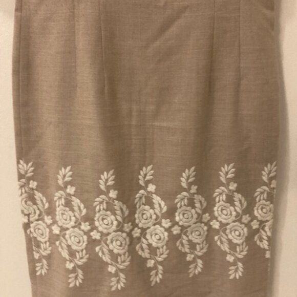 Leslie Fay Embroidered Dress - Picture 4 of 4